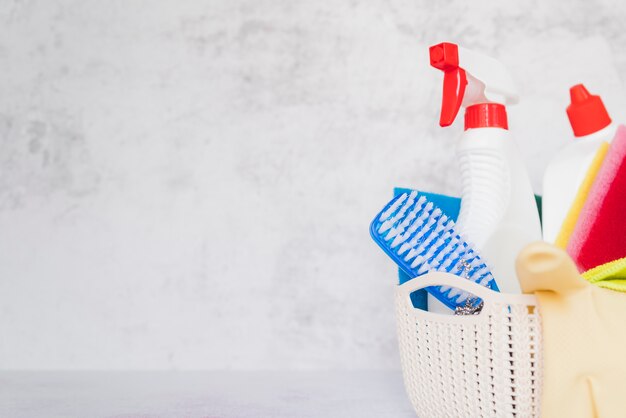 Jak efektywnie dbać o czystość w biurze: wybór odpowiednich akcesoriów i środków higienicznych