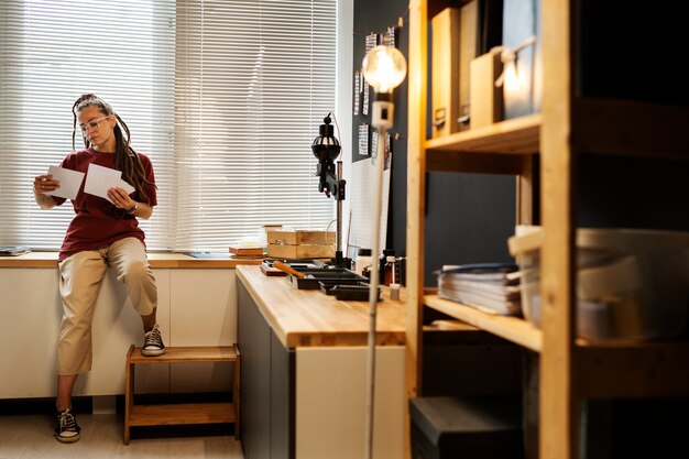 Nowoczesne sposoby na ukrycie przechowywania w domowym wnętrzu