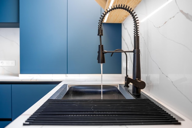 Jakie cechy powinien mieć idealny zlew do nowoczesnej kuchni?