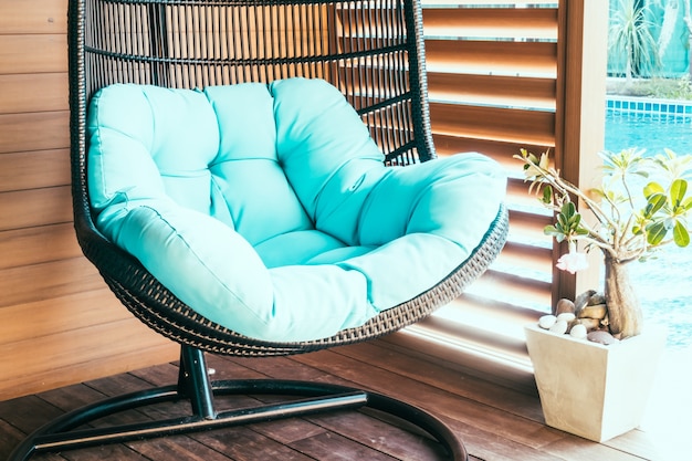 Jak wybrać idealne leżaki do relaksu w ogrodzie?